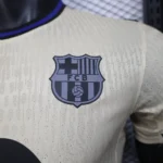 Camisa Barcelona Away Versão Jogador 2025/2026 - Nike Edição Kobe Briant - Bege - Imagem 4