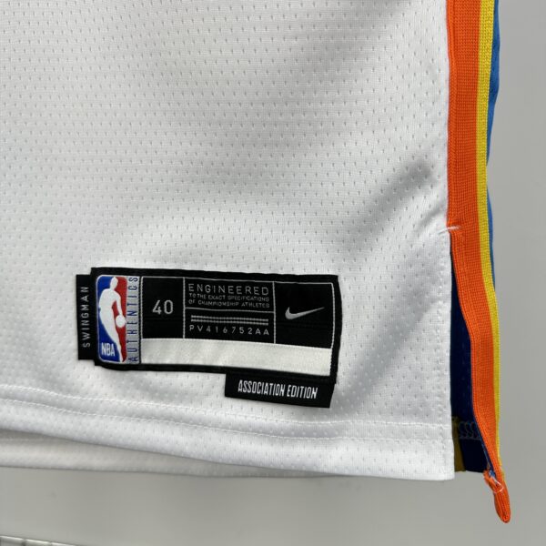 91da691d Camiseta Regata Basquete NBA OKC Oklahoma Thunder Association Edition 2025 Branca Nike - Imagem 6