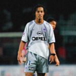 Camisa Retrô Paris Saint-Germain - PSG Away 2001/2002 - Ronaldinho 10 - Nike - Cinza Opel - Imagem 10