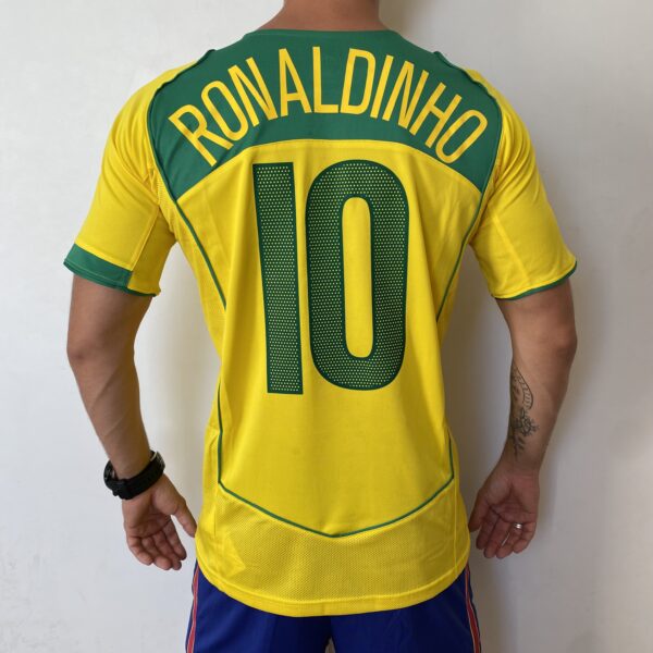 Camisa Retrô Clássica Seleção Brasileira Brasil – Nike – Ronaldinho 10 – Amarela – 2004 – Total 90 - Imagem 11