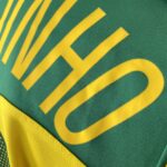 Camisa Retrô Clássica Seleção Brasileira Brasil – Nike – Ronaldinho 10 – Amarela – 2004 – Total 90 - Imagem 13