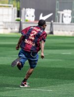 Camisa Barcelona Travis Scott Skeleton Oversized Retrô Versão Jogador - 2000/2001 - Azul Grená - Imagem 9