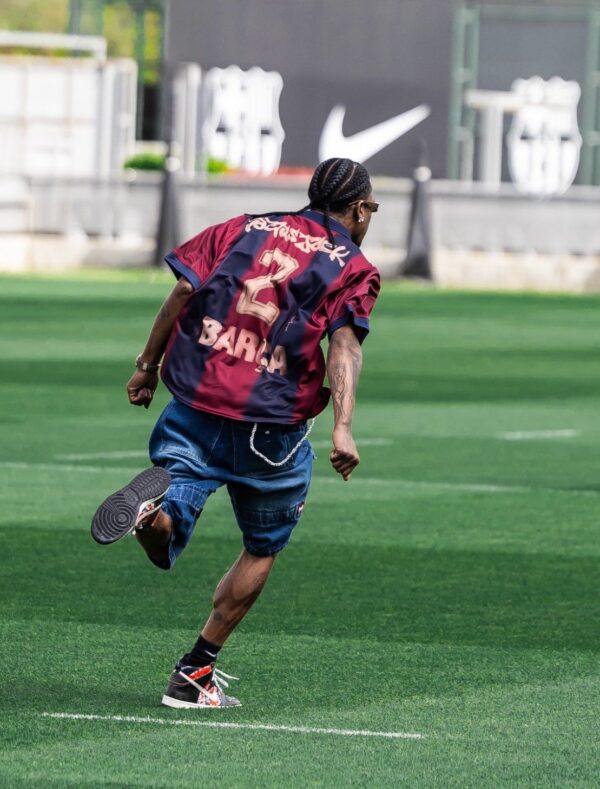 Camisa Barcelona Travis Scott Skeleton Oversized Retrô Versão Jogador - 2000/2001 - Azul Grená - Imagem 9