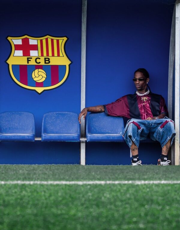 Camisa Barcelona Travis Scott Skeleton Oversized Retrô Versão Jogador - 2000/2001 - Azul Grená - Imagem 10