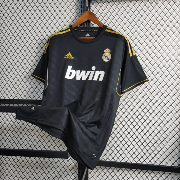 c10656991-e1a5f2c007421c45c916795943832618-1024-1024 Camisa Retrô Real Madrid Away 2011/2012 Adidas Preta - Imagem 2