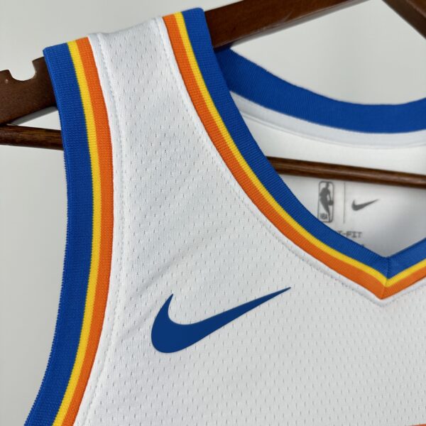 cd4f6c84 Camiseta Regata Basquete NBA OKC Oklahoma Thunder Association Edition 2025 Branca Nike - Imagem 4