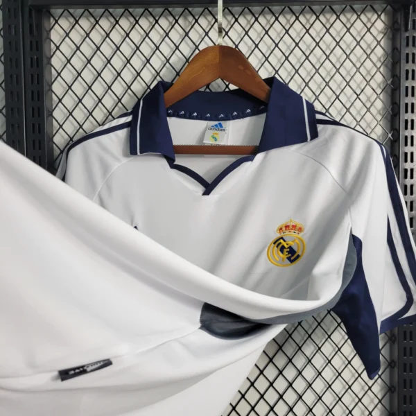 f419e2e41-59e525cf8460a29ed716810861144589-1024-1024 Camisa Retrô Real Madrid Home 2000/2001 Adidas Branca - Imagem 3