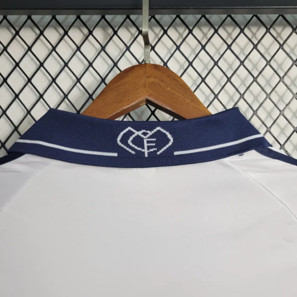fe1ec6351-508f1d5fe824fbbbab16810861150504-1024-1024 Camisa Retrô Real Madrid Home 2000/2001 Adidas Branca - Imagem 6