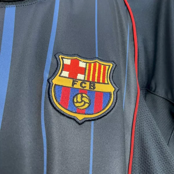 Camisa Retrô Barcelona Away 2004/2005 - Nike - Total 90 - Azul Degradê - Imagem 2