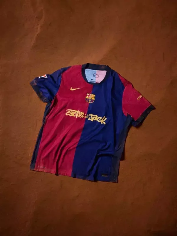 Camisa Barcelona Home Versão Torcedor x Travis Scott - 24/2025 Nike Azul Grená - Imagem 2