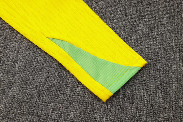 2c6dd76a-26c258053b83b44df617303123147016-1024-1024 Conjunto Treino Brasil Casaco Jaqueta e Calça Longa 2024 Nike - Imagem 5