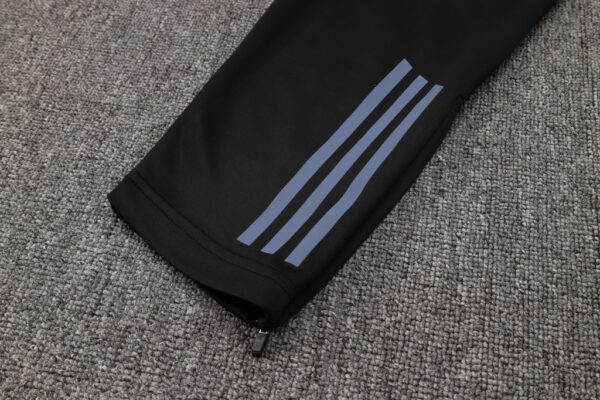 3e85b50d-c8c7b6e55f479aef9317219339679630-1024-1024 Conjunto Treino Itália Casaco Jaqueta e Calça Longa 2024 Adidas - Imagem 7