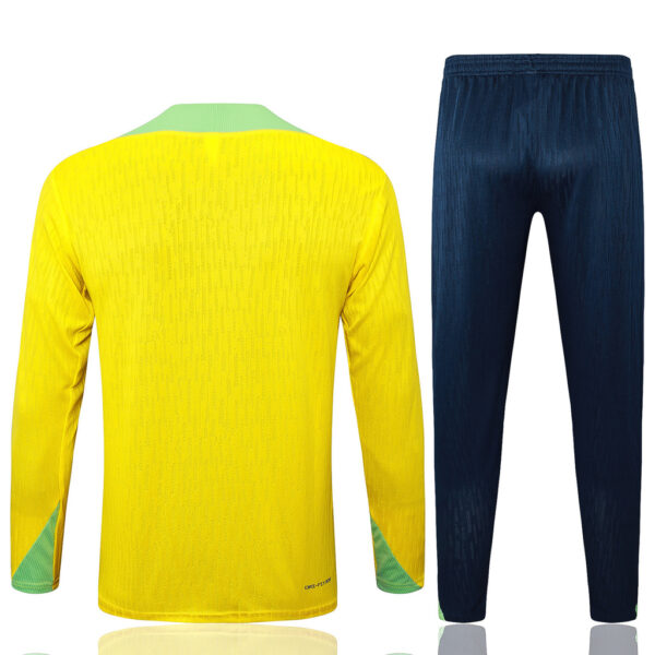 3f5e4f8d-2167ebc3a78637d00e17303123152799-1024-1024 Conjunto Treino Brasil Casaco Jaqueta e Calça Longa 2024 Nike - Imagem 2