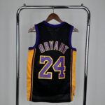 Camiseta Regata Basquete NBA Los Angeles Lakers 24 Kobe Bryant Mitchell & Ness Preta 2009/10 - Imagem 2