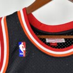 Camiseta Regata Basquete NBA Miami Heat 6 LeBron James Mitchell & Ness Preta 2013/14 - Imagem 5