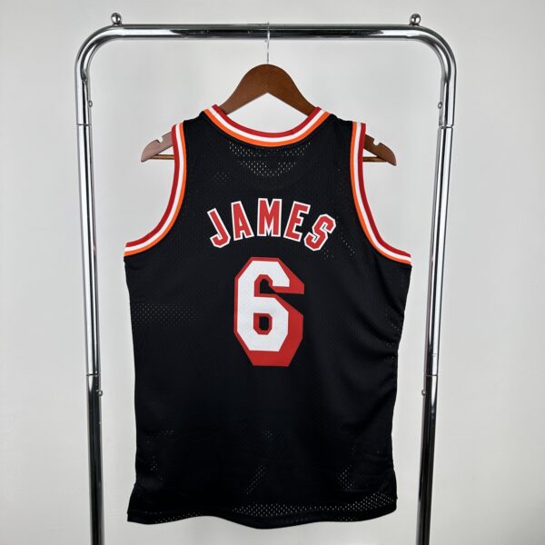 643e3d8a Camiseta Regata Basquete NBA Miami Heat 6 LeBron James Mitchell & Ness Preta 2013/14 - Imagem 4