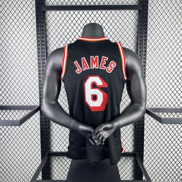 7f97134a Camiseta Regata Basquete NBA Miami Heat 6 LeBron James Mitchell & Ness Preta 2013/14 - Imagem 2