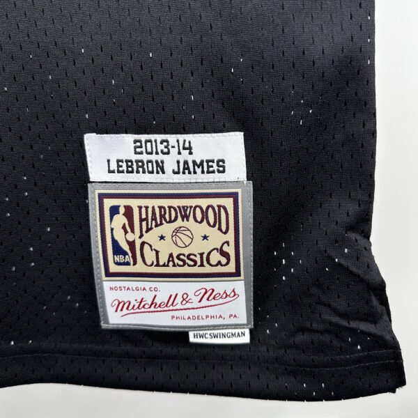 9ed1d8b9 Camiseta Regata Basquete NBA Miami Heat 6 LeBron James Mitchell & Ness Preta 2013/14 - Imagem 7