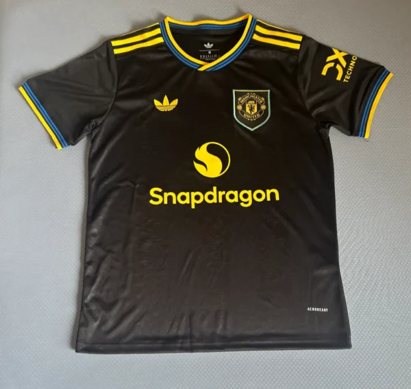 Screenshot_2025-05-31_at_11.11.21 Camisa Manchester United Third Versão Torcedor 25/2026 Adidas Preta - Imagem 3