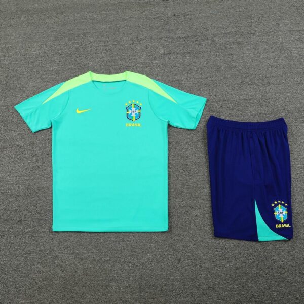 ba98481a-8cb26120bb334bc19817366876837925-1024-1024 Conjunto Camisa e Calção Treino Brasil Torcedor 2025 Nike - Imagem 4
