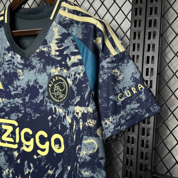 camisa-ajax-24-25-away-reserva-2024-2025-azul-masculina-modelo-fan-torcedor-henderson-weghorst-klaassen-3-51690cc289fd61bd3a17496672548724-1024-1024 Camisa Ajax Away Versão Torcedor 24/2025 Azul Adidas - Imagem 3