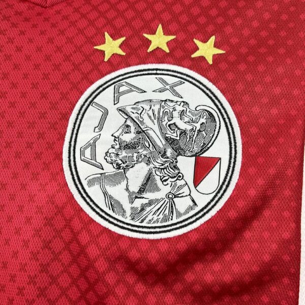 camisa-ajax-25-26-home-2025-2026-titular-branca-vermelha-masculina-modelo-fan-torcedor-henderson-weghorst-klaassen-3-181103e6de7ff6331817496692089210-1024-1024 Camisa Ajax Home Versão Torcedor 25/2026 Vermelha Adidas - Imagem 3