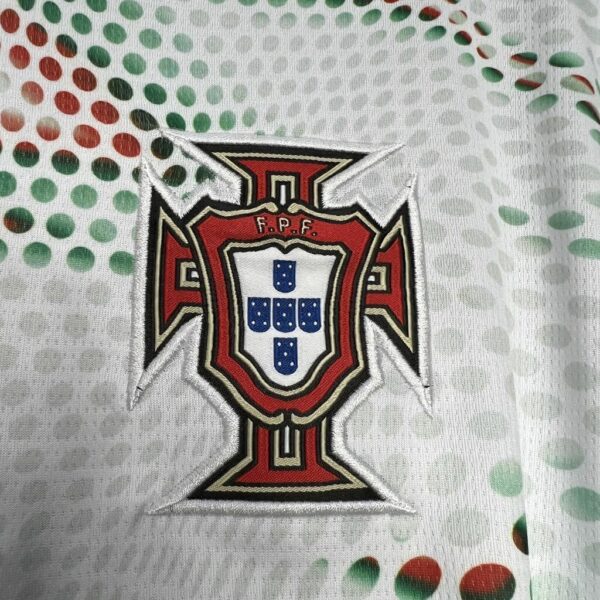 d36c58bd-894e8969af32905c9017292664650613-1024-1024 Camisa Seleção Portugal Away Versão Torcedor 2025 Puma Branca - Imagem 2