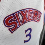 Camiseta Regata Basquete NBA Philadelphia 76ers Sixers 3 Allen Iverson Mitchell & Ness 1996/97 - Imagem 5