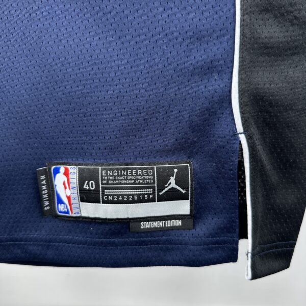 13297a2a Camiseta Regata NBA Dallas Mavericks 32 Flagg Statement Edition Azul Marinho 2025 Jordan - Imagem 6