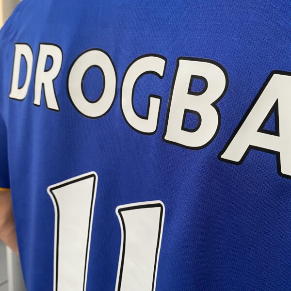 2025-07-30 17.12.41 Camisa Retrô Chelsea Home Didier Drogba 11 - Final Champions League - 2007/08 Azul Adidas - Imagem 15