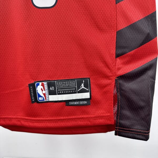 81d93d96 Camiseta Regata Basquete NBA Portland Trail Blazers Statement Edition 2025 Vermelha Nike - Imagem 4