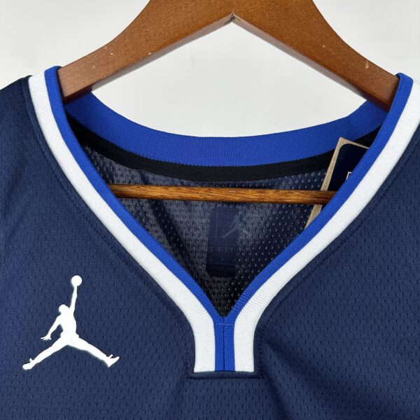 959358f3 Camiseta Regata NBA Dallas Mavericks 32 Flagg Statement Edition Azul Marinho 2025 Jordan - Imagem 3