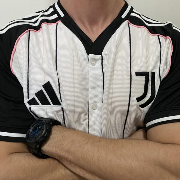 IMG_5703 Camisa Juventus Baseball US Pack 2025/26 Adidas Branco - Imagem 6