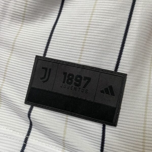 IMG_5704 Camisa Juventus Baseball US Pack 2025/26 Adidas Branco - Imagem 7