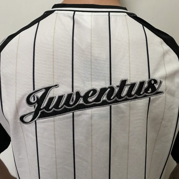 IMG_5708 Camisa Juventus Baseball US Pack 2025/26 Adidas Branco - Imagem 11
