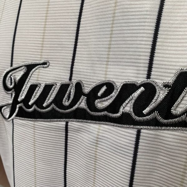 IMG_5709 Camisa Juventus Baseball US Pack 2025/26 Adidas Branco - Imagem 12