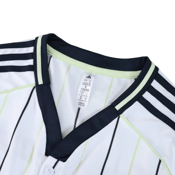 camisa-especial-real-madrid-2526-i-gola-polo-i-design-mlb-i-vinicius-jr-2-d47b9feadb4f32ff6017527125861230-1024-1024 Camisa Real Madrid Baseball US Pack 2025/26 Adidas Branco - Imagem 10
