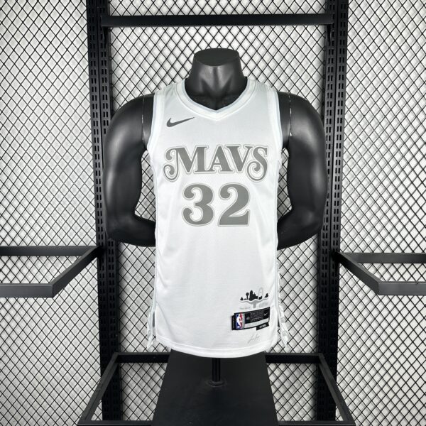 f5a1a2e6 Camiseta Regata NBA Dallas Mavericks 32 Flagg City Edition Branca 2025 Nike - Imagem 1