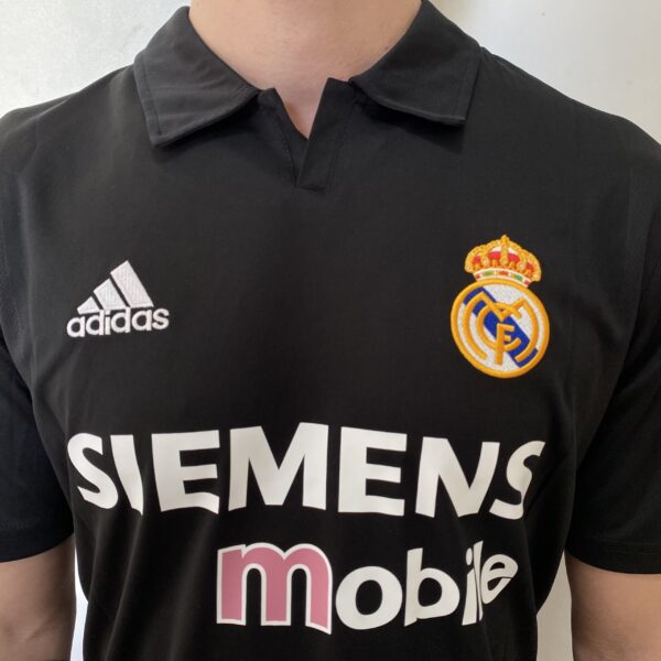 2025-08-18 16.33.01 Camisa Retrô Real Madrid Away Ronaldo 11 - 2002/2003 Adidas Preta - Imagem 5