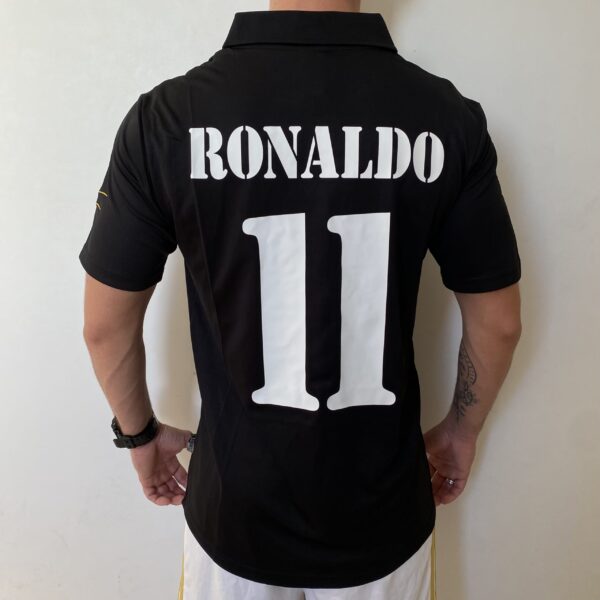 2025-08-18 16.38.30 Camisa Retrô Real Madrid Away Ronaldo 11 - 2002/2003 Adidas Preta - Imagem 14