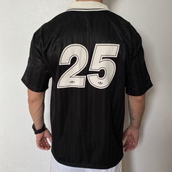 2025-09-16 15.47.57 Camisa Oasis Jacquard Tour 2025/2026 Preta Branca Adidas - Imagem 9