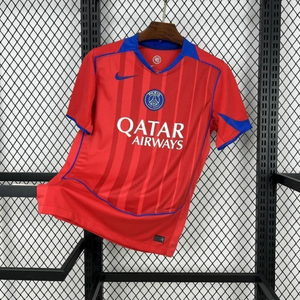 2025080522144737-463ee7b279d2e5db7717545050998753-1024-1024 Camisa Paris Saint-Germain - PSG Third Versão Torcedor 25/2026 Nike - Edição Total 90 - Vermelha - Imagem 2