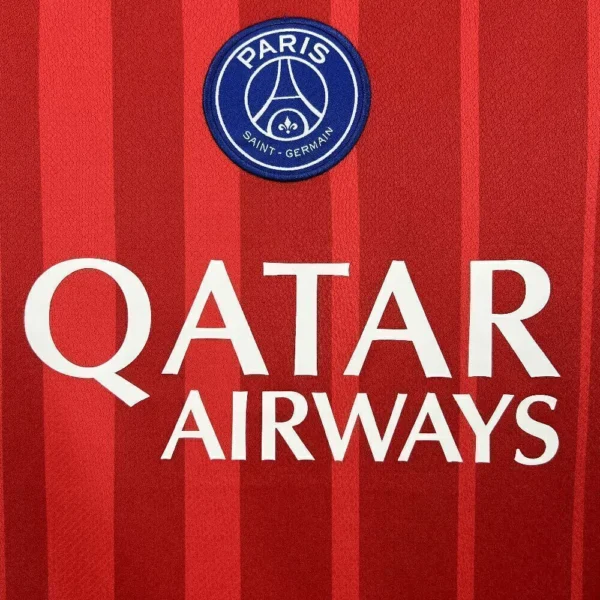2025080522145437-94e68ca535b943808e17545050999597-1024-1024 Camisa Paris Saint-Germain - PSG Third Versão Torcedor 25/2026 Nike - Edição Total 90 - Vermelha - Imagem 3