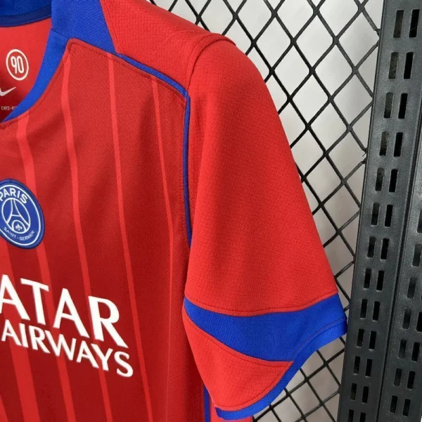 2025080522145831-5bb6a7dc14b2c4ffdb17545051000542-1024-1024 Camisa Paris Saint-Germain - PSG Third Versão Torcedor 25/2026 Nike - Edição Total 90 - Vermelha - Imagem 4
