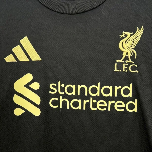 468d2737-dca816e239318d2c2d17454212651357-1024-1024 Camisa Liverpool Versão Torcedor 2025/2026 Preta Dourada Adidas - Imagem 2