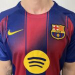 Camisa Barcelona Home Versão Torcedor 2025/2026 - Nike - Azul Grená - Imagem 3