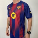 Camisa Barcelona Home Versão Torcedor 2025/2026 - Nike - Azul Grená - Imagem 8