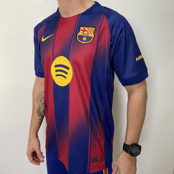 Camisa Barcelona Home Versão Torcedor 2025/2026 - Nike - Azul Grená - Imagem 8