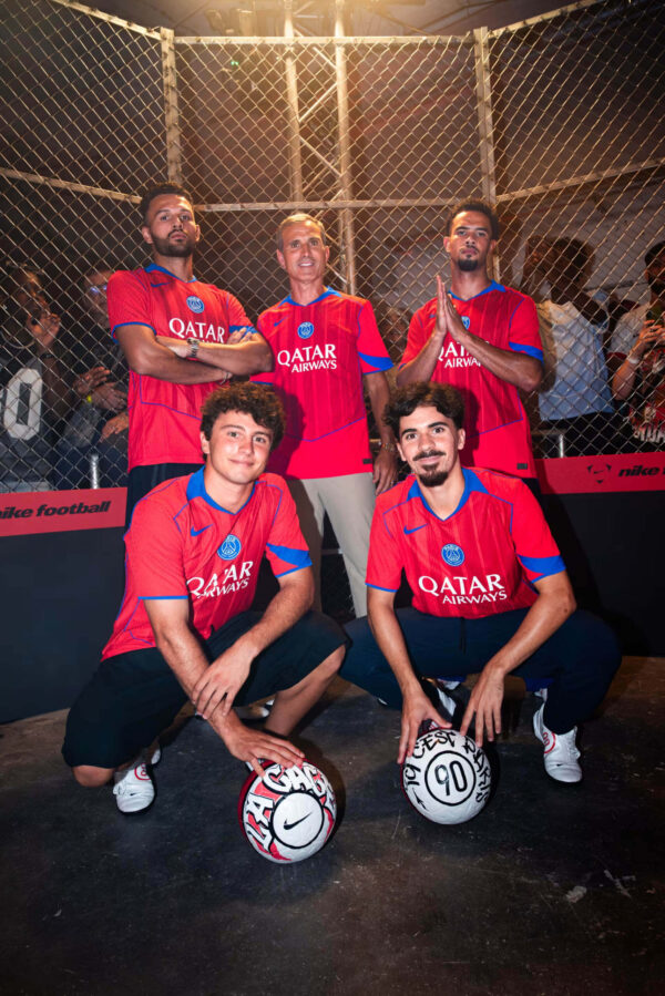 Terceira-camisa-do-PSG-2025-2026-Nike-9-scaled Camisa Paris Saint-Germain - PSG Third Versão Jogador 25/2026 Nike - Edição Total 90 - Vermelha - Imagem 9