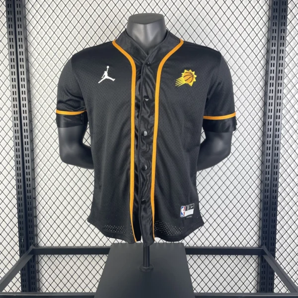 ae4bd6e0-d8ca286cca2f3ae59f16962128238365-1024-1024 Camisa Phoenix Suns Version Baseball Statement Edition 2025 Jordan - Imagem 1